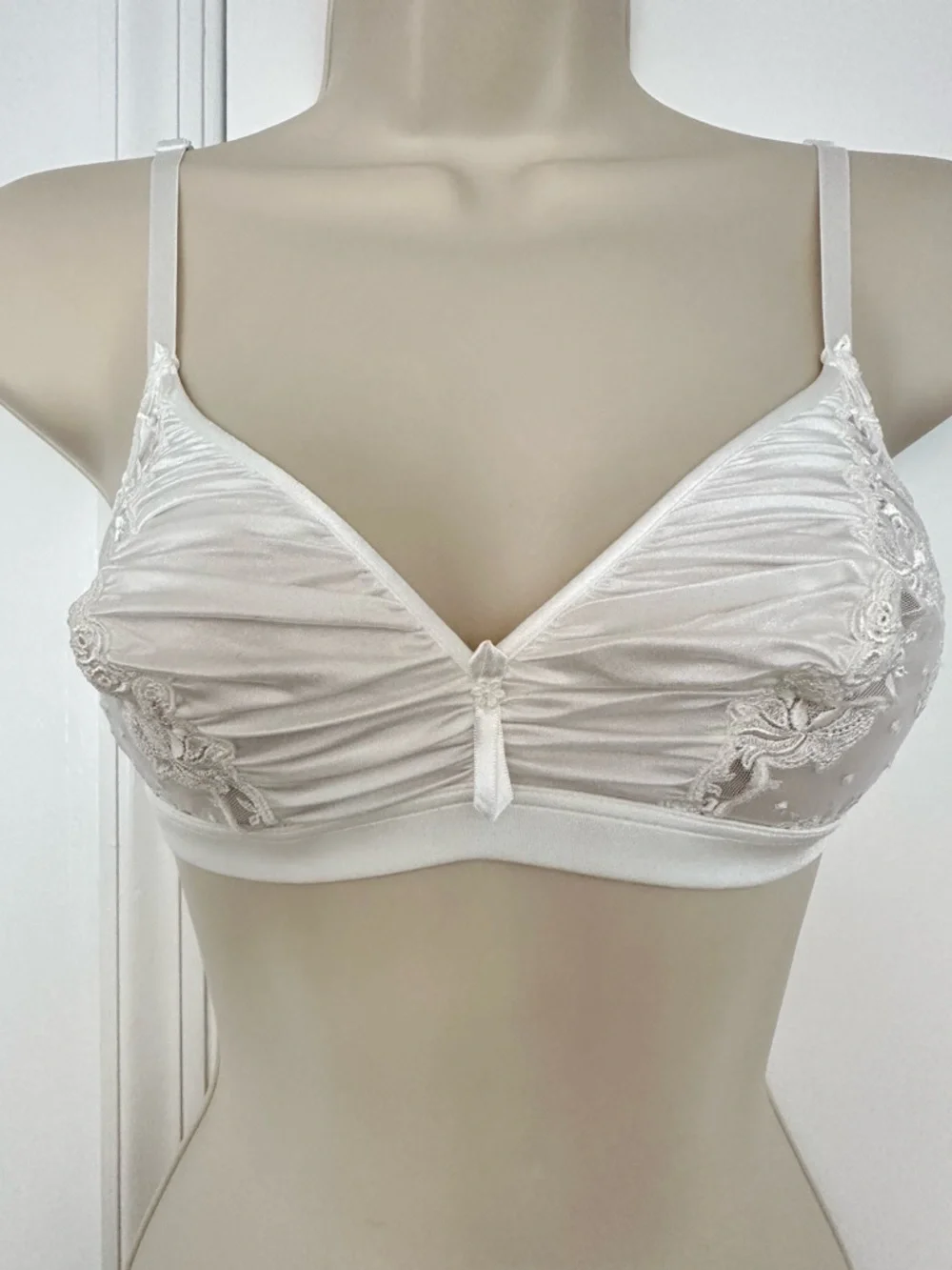 La Perla Collector Elegant White Lace Bralette